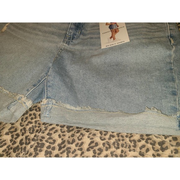 Denizen From Levi's Cuffed 5" Shorts Womens Size 6 W28 Denim Mid Rise (EE) - Picture 2 of 5